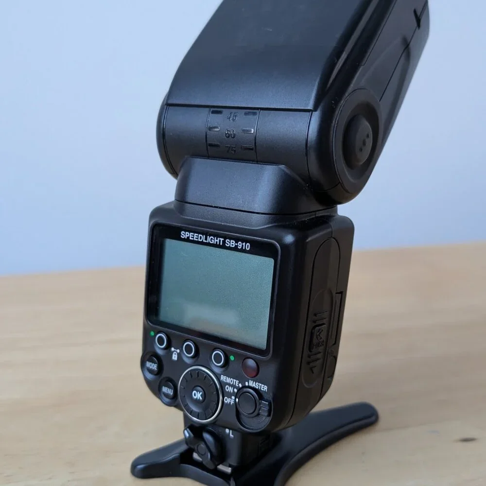 Nikon SB-910 Speedlight Flash Kit + Accessories